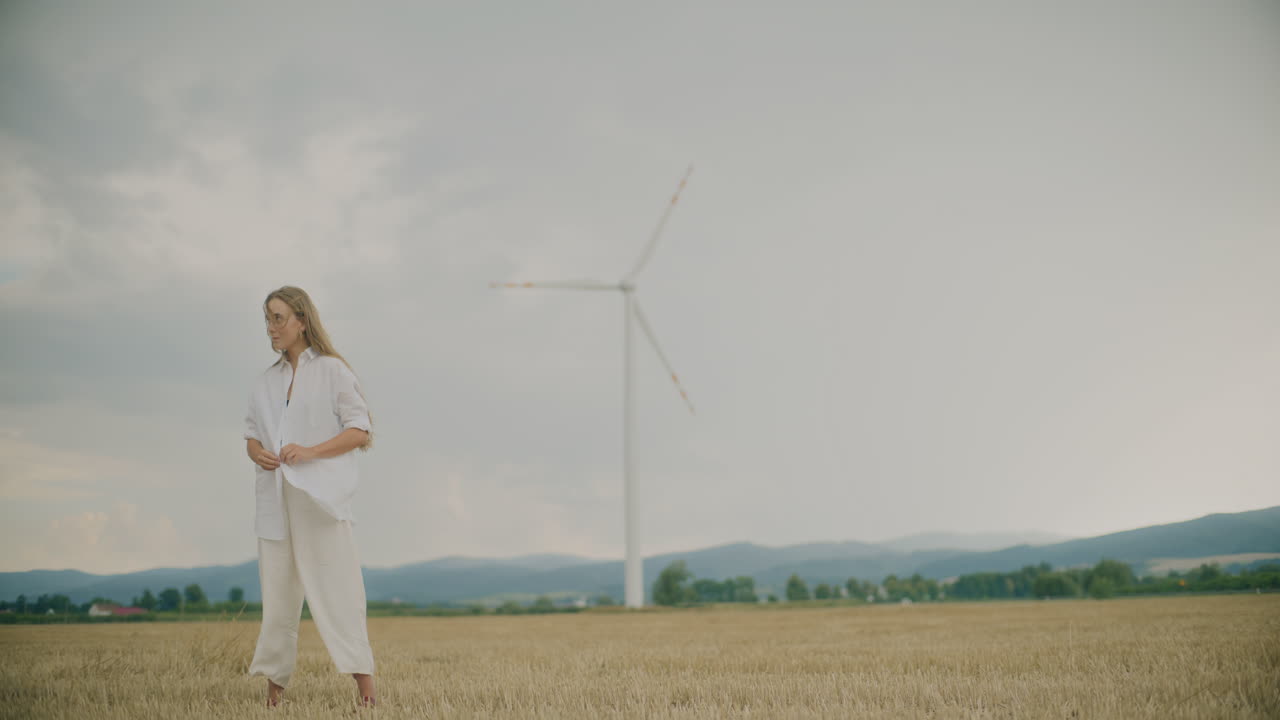 задумчивый женский взгляд