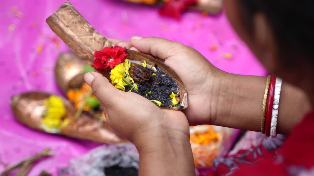 On the eve of Durga Puja, Hindus gather at Ganges for bathing and tarpan on Mahalaya day.