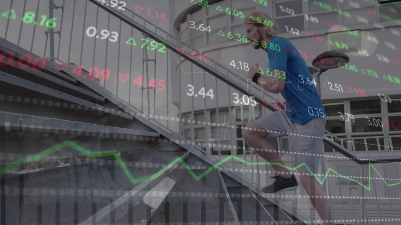 Animación de procesamiento de datos financieros sobre un hombre caucásico corriendo en la ciudad