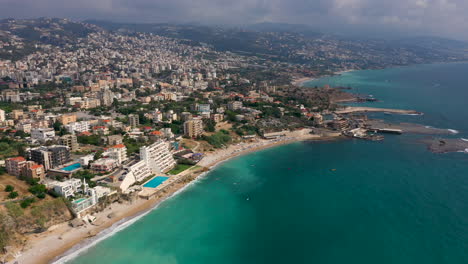 Pintoresca-Vista-Aérea-De-Drones-Sobre-La-Idílica-Costa-Mediterránea-En-El-Líbano