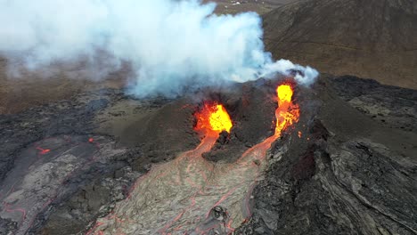 el volcán fagradalsfjall está en erupción en islandia