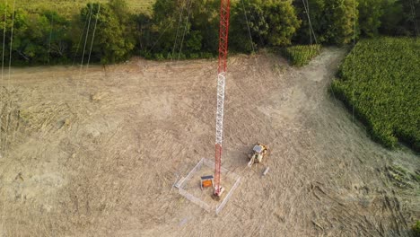 Turm-Wird-Zum-Schutz-In-Maine,-Vereinigte-Staaten-Von-Amerika,-Eingezäunt