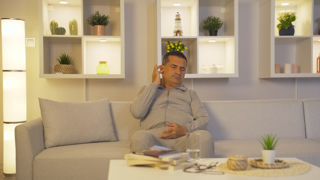 귀 통증. 귀 가려움증.