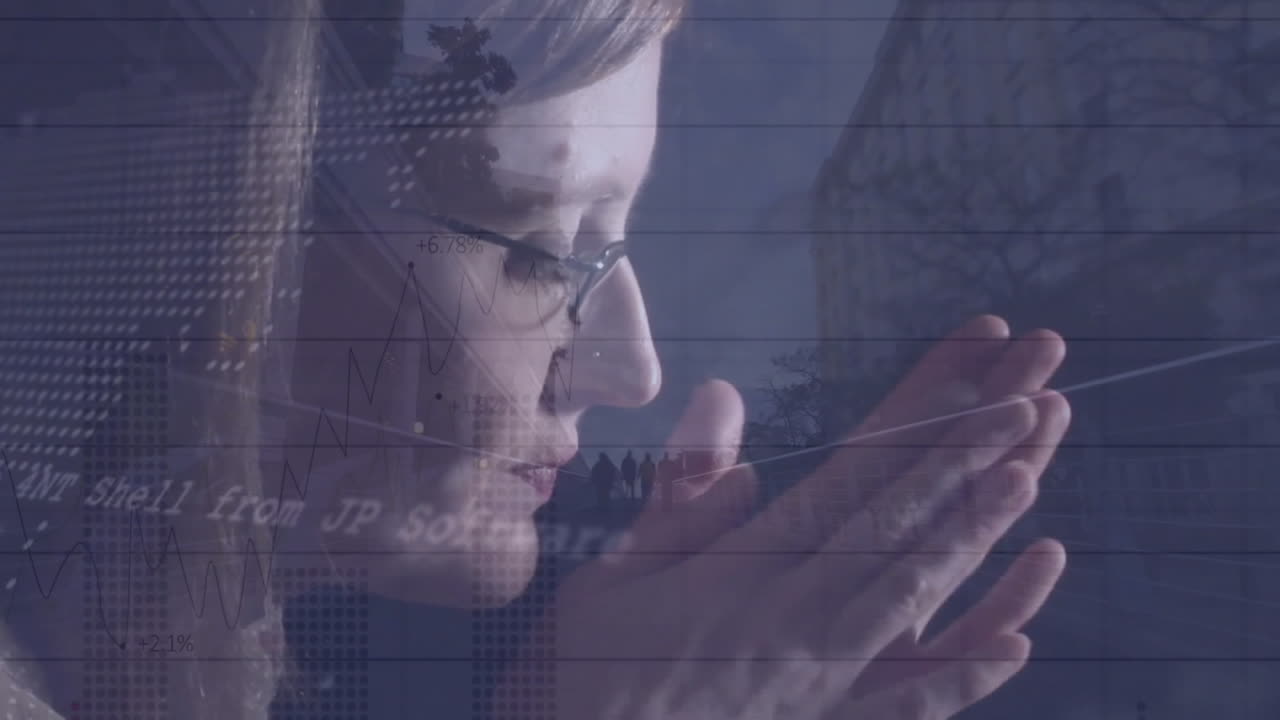 카우카스 여성이 기도하는 데이터 처리의 애니메이션