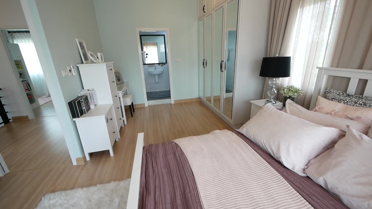 шикарная и уютная идея декоративного оформления спальни