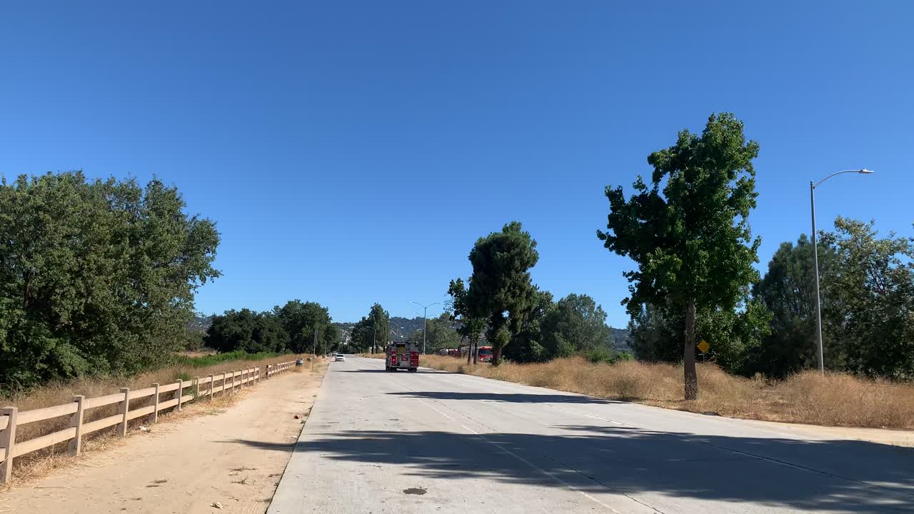 호출에 응답하는 소방차