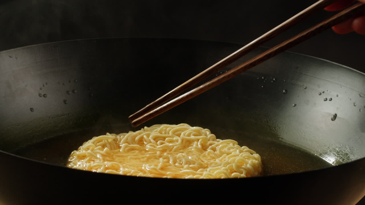 Cooking Instant Noodles in a Wok
