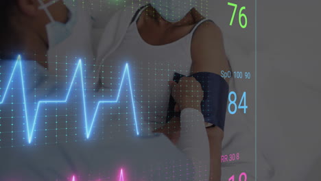 animación de monitor de ritmo cardíaco sobre diversas mujeres médico comprobando la presión arterial de las mujeres pacientes