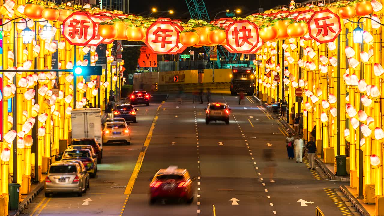 4k. lapso de tiempo en la carretera de chinatown por la noche de singapur