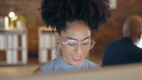 Happy-woman,-glasses-and-reflection-on-computer