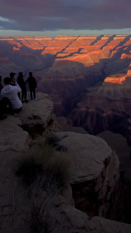 grand canyon sunset views with tourists