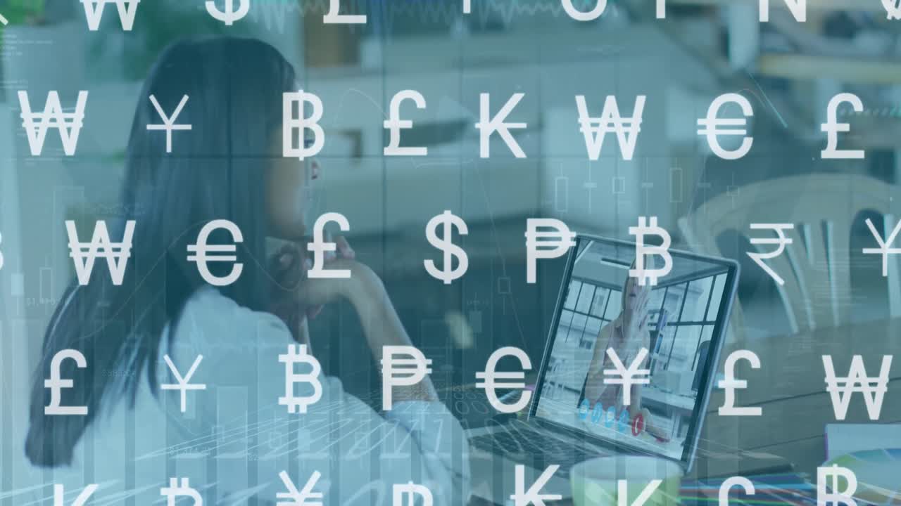 Animazione di interfaccia digitale su donne birazziali che usano un laptop