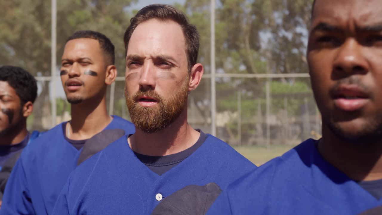 야구 선수 들 이 줄 에 서 있다