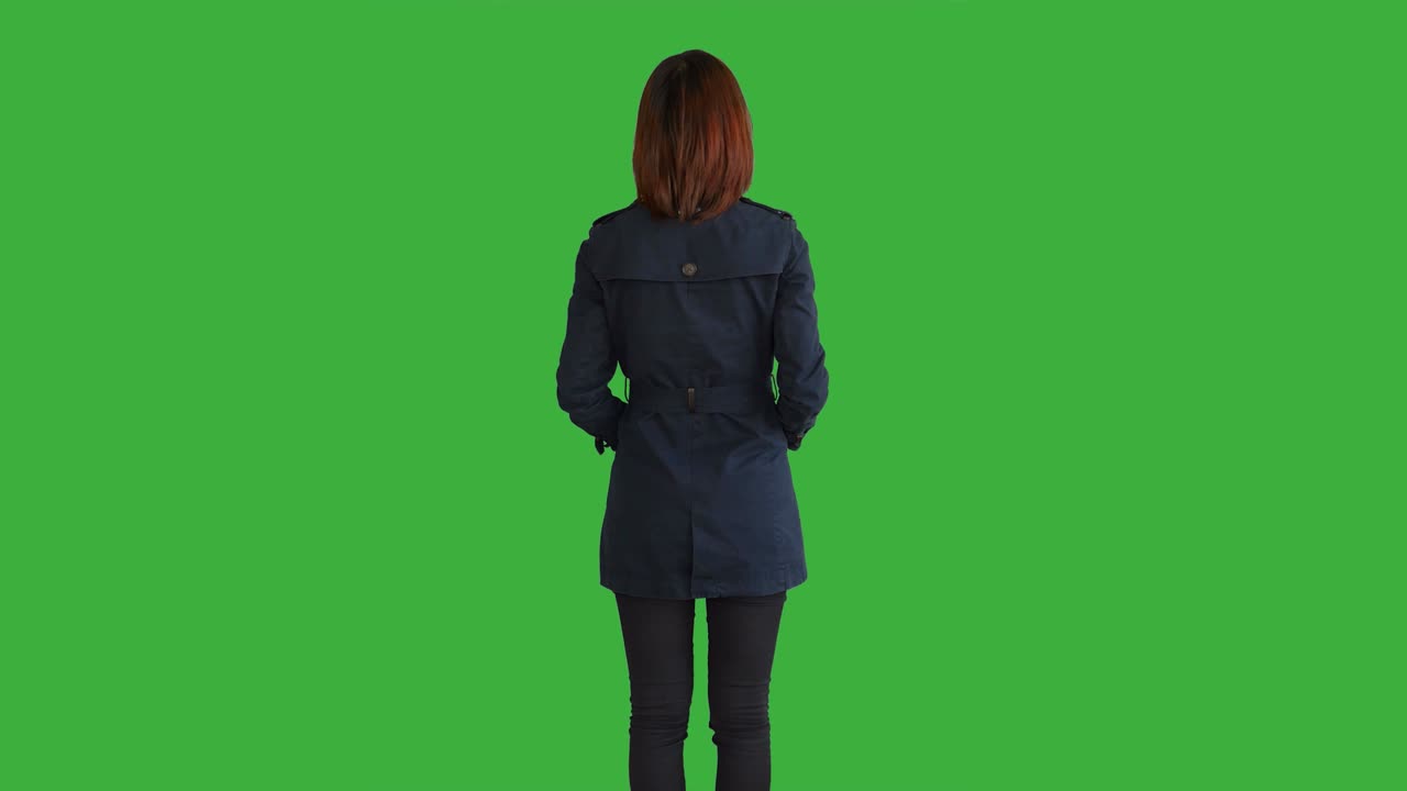 Jovens Mulheres Asiáticas Paradas Isoladas Contra Fundo de Tela Verde. Retrato de Mulher Chinesa