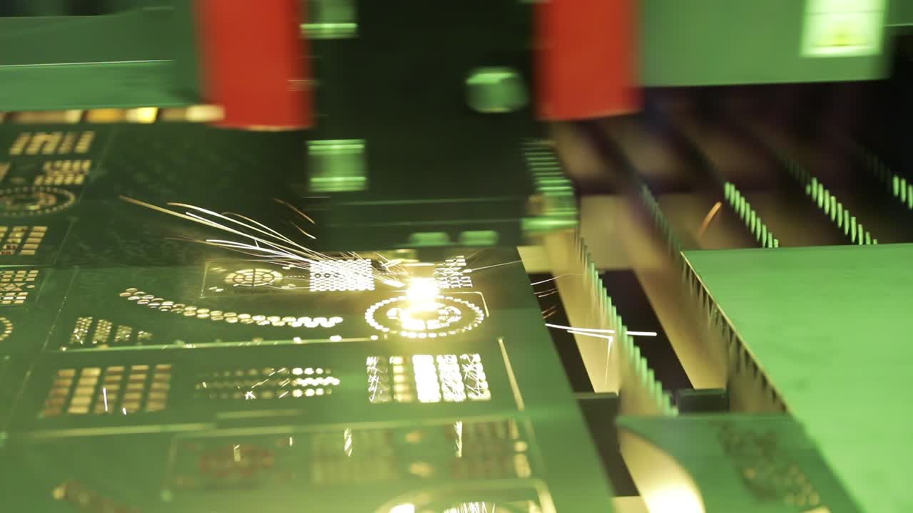 금속의 cnc 레이저 절단, 현대 산업 기술.