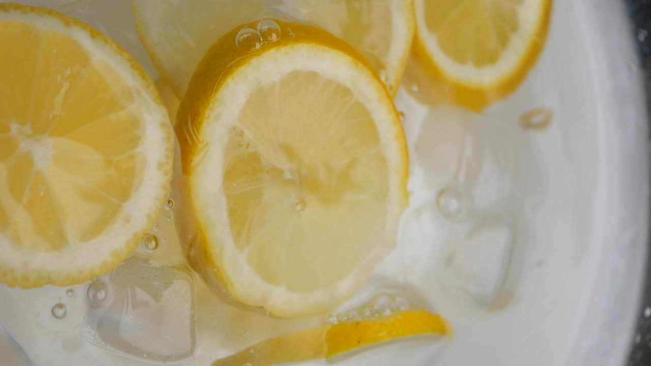 Lemon and Ice Refreshment