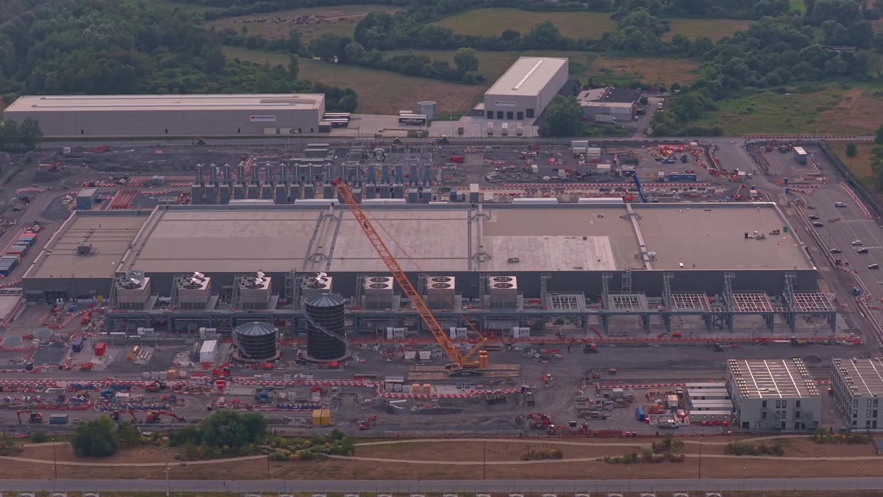 Vista aerea di un grande cantiere industriale