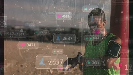 animación de iconos de redes sociales sobre el hombre usando smartwatch y paisaje urbano