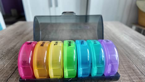 plastic colorful box to consume pills daily