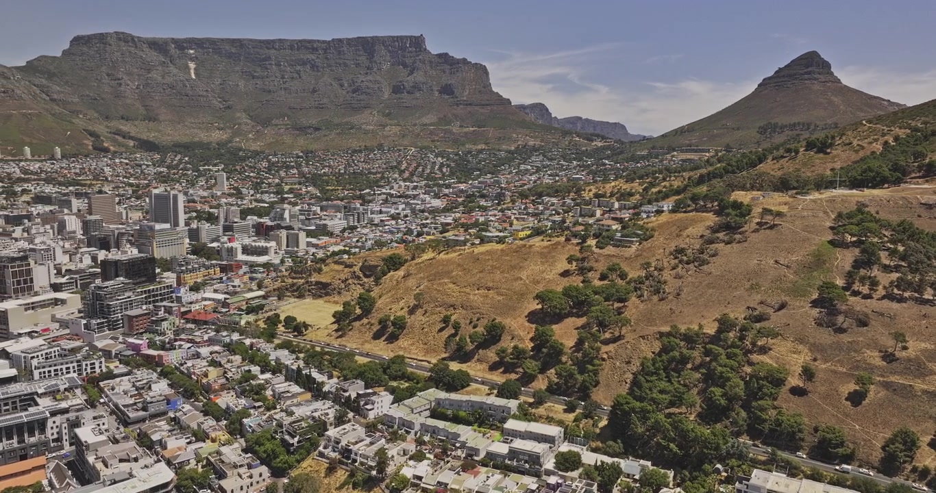 Cape Town Sydafrika luftfoto v59 overflyvning fra VA Waterfront og Green Point mod Bo-Kaap, Signal Hill, Lions Head og Taffelbjerget - Optaget med Mavic 3 Pro Cine - 11. januar 2024