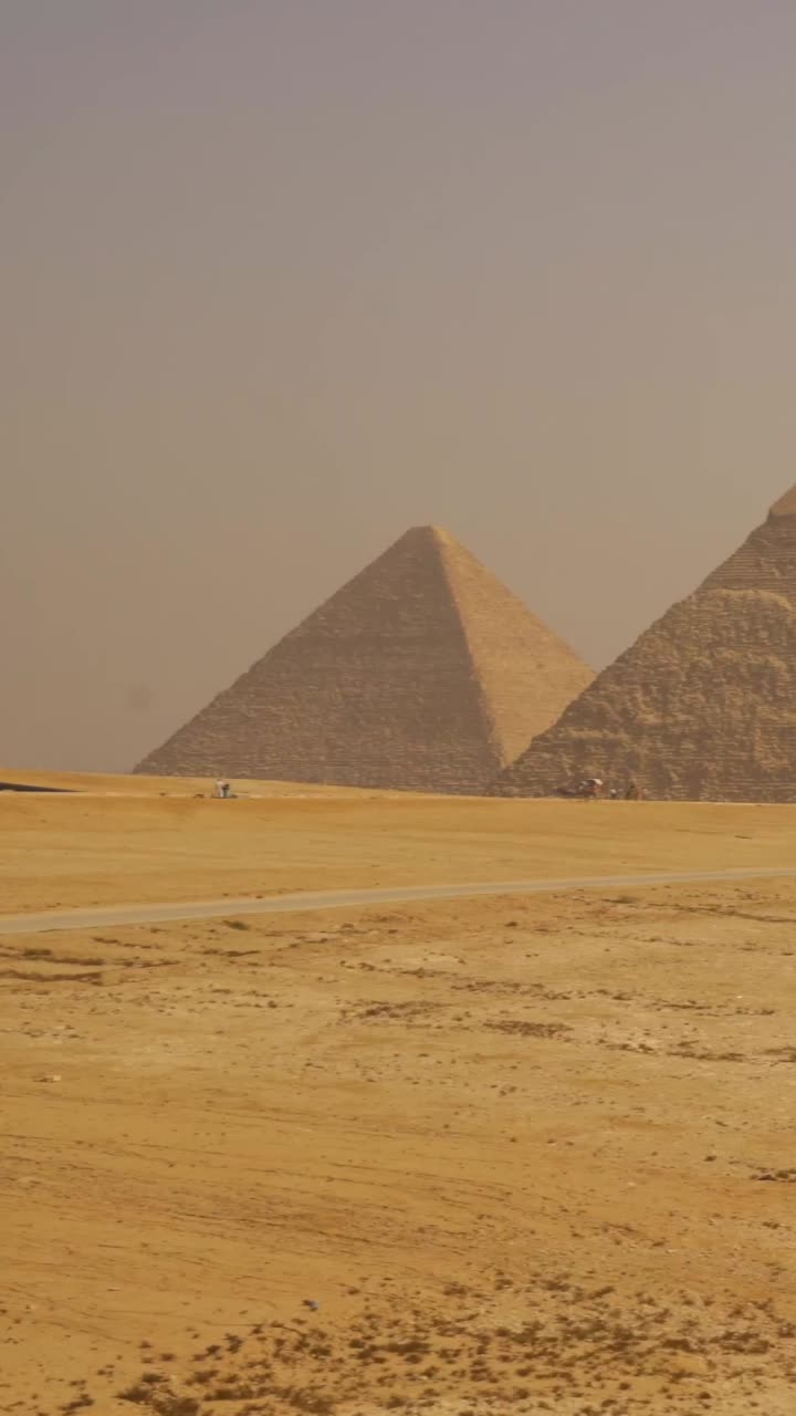 Piramidi di Giza nel deserto egiziano