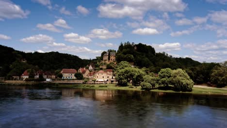 Zeitraffer-Des-Schönen-Dorfes-Limeuil-Oberhalb-Der-Dordogne