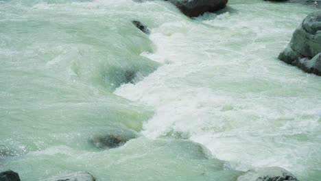 Mueller-River-Mt-Cook-Neuseeland-Reißende-Stromschnellen