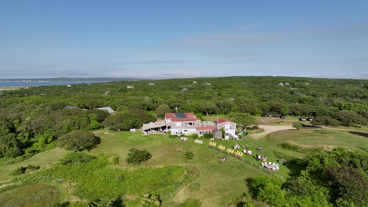Ripresa con drone dell'Outermost Inn a Martha's Vineyard, Massachusetts.