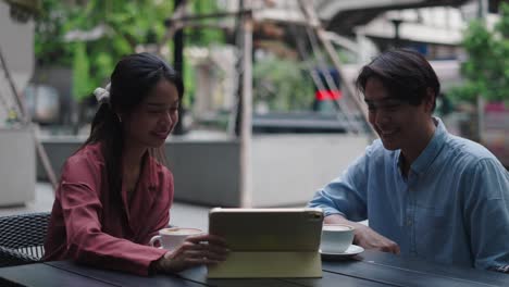 couple discussing project at outdoor cafe