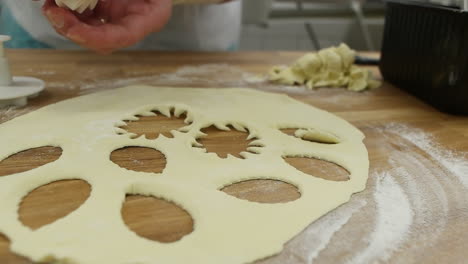 making cookies with cookie cutters