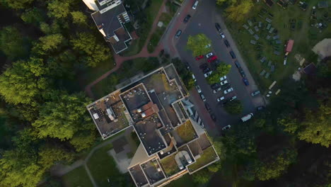 Top-View-Of-Block-Of-Flats-Surrounded-By-Lush-Foliage-In-Bremen,-Germany---aerial-shot