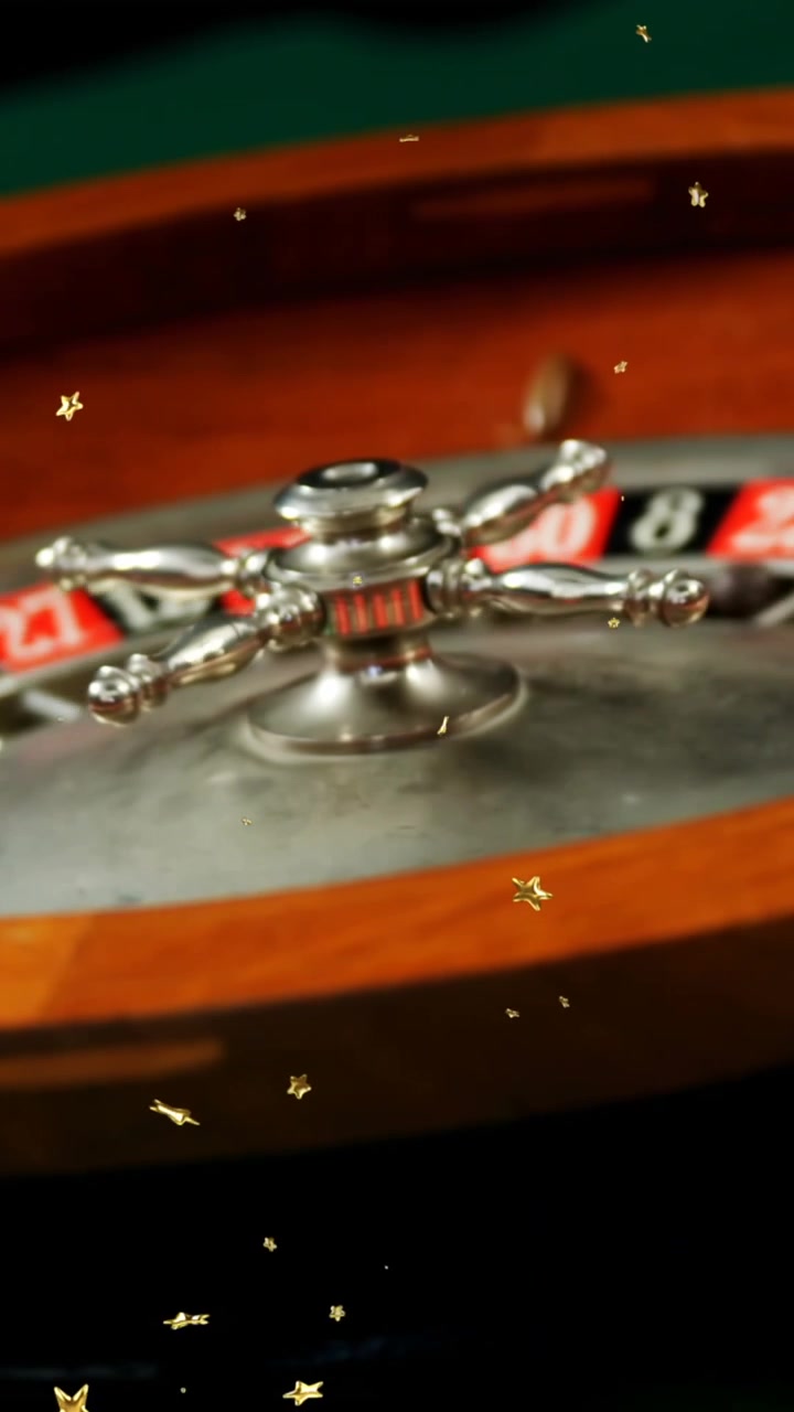Video composito di molteplici icone a forma di stella dorata che cadono sullo sfondo di un primo piano di una roulette russa che gira.