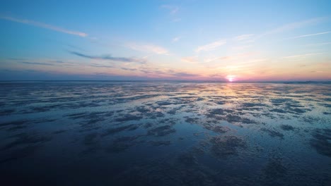 Drohnenflug-über-Der-Nordsee-Bei-Sonnenuntergang