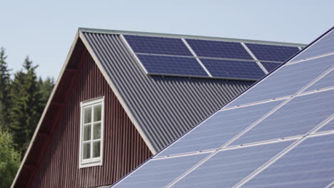 paneles solares instalados en los techos de los edificios en el país, enfoque en los estantes