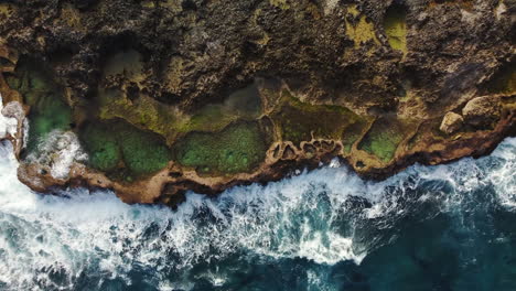 Luftauszug-Von-Natürlichen-Felsenpools-Am-Cap-Des-Pins-Auf-Der-Insel-Lifou,-Neukaledonien