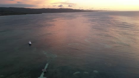 Vista-Aérea-De-Una-Pintoresca-Puesta-De-Sol-Sobre-El-Océano-En-La-Playa-De-Punta-Rucia-En-La-Costa-Norte-De-La-República-Dominicana.