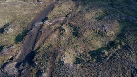 Luftaufnahme:-Das-Isländische-Hochland-Zeigt-Faszinierende-Und-Geologisch-Bedeutsame-Landschaftsmerkmale