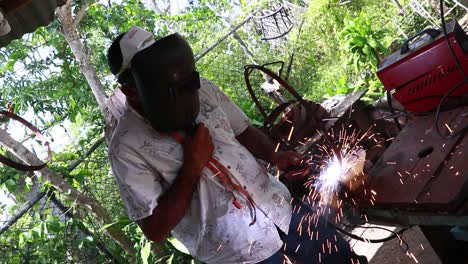 Man-Welding-steel-with-a-mask