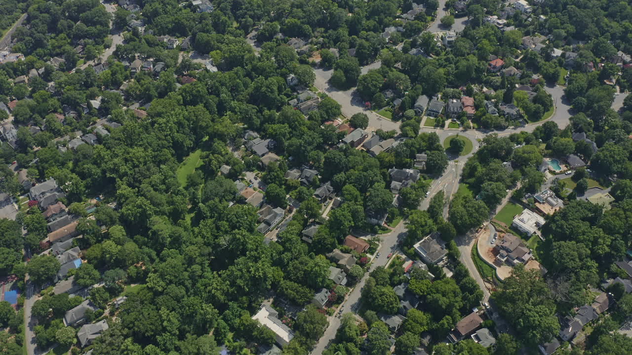 vista aérea de atlanta georgia v615 vista de pájaro del vecindario de ansley park - julio de 2020