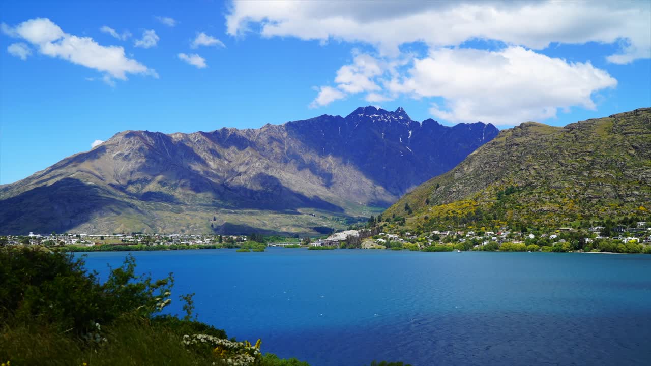 The Remarkables-fjellet Queenstown skyer solrik blå himmel morgen Time Lapse New Zealand Aotearoa Lake Wakatipu Jacks Point Wye Creek Frankton landskap natur Otago Region Peacepark statisk.