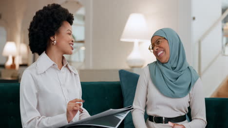 Women-high-five-in-meeting