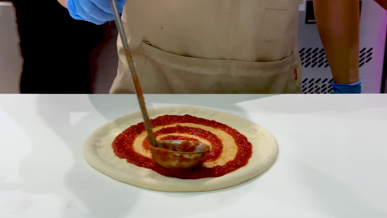 Preparazione della pizza