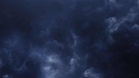 4k-Nubes-Cumulonimbus-Oscuras-Y-En-Movimiento,-Tormenta