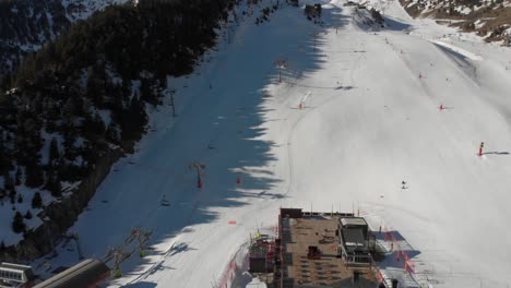 Arinsal-Ski-Resort,-Andorra---Ski-Track,-Tilt-Up