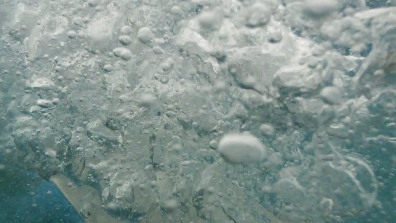 пузырьки воздуха в воде, абстрактная концепция свежести, расслабление, водный поток, красота и чистота