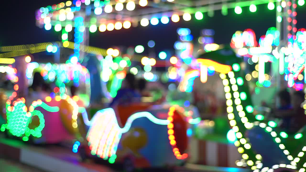 야간 명소가 있는 공원. 실루