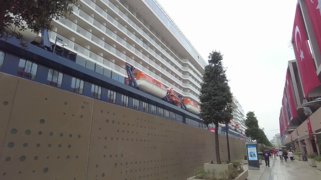 터키 이스탄불 항구에 정박한 크루즈 선박