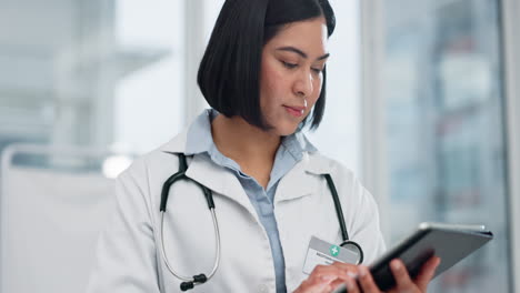 Woman,-doctor-and-tablet-for-healthcare-search