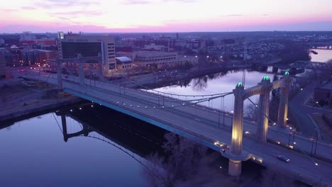 una antena de alto ángulo del centro de minneapolis minnesota en la noche 2