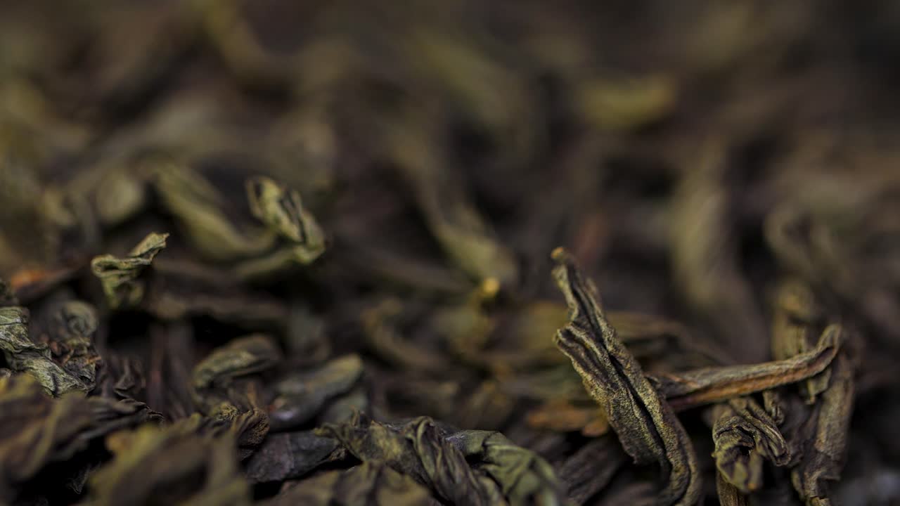 primer plano de hojas de té negro secas